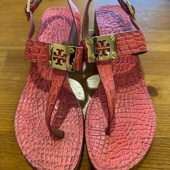 Tory Burch Pink and Brown Croc-Embossed sándals - Picture 10 of 12